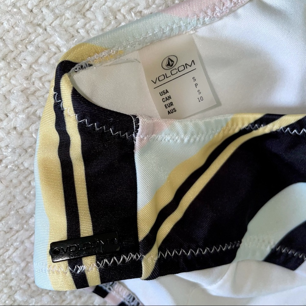 dapper VOLCOM bikini top - Picture 4 of 5